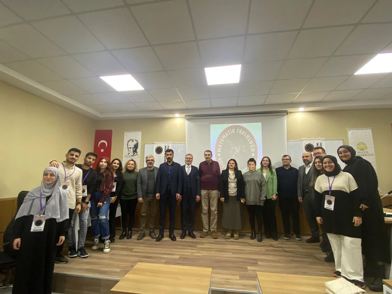Matematik Topluluğunun düzenlemiş olduğu "Bölümümüz mezunları ile iş fırsatları” konulu konferans